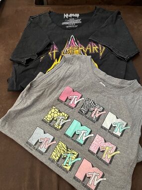 MTV Logo Graphic Tee & Def Leppard Band Tee - Gray & Black - MTV